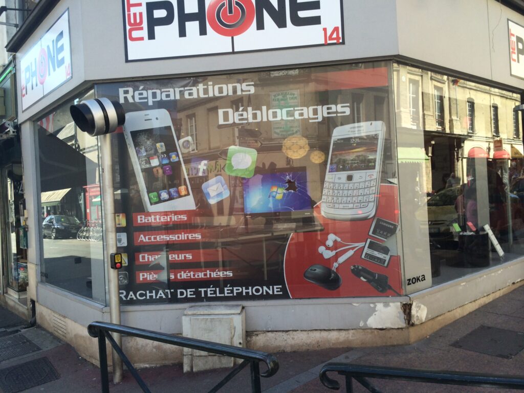 décoration vitrine - agence publicité deauville