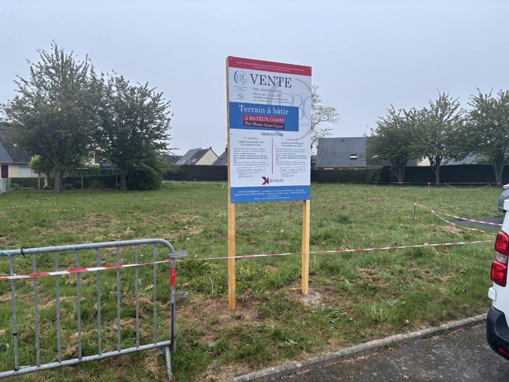 panneau de chantier publicitaire pour mairie de Bayeux - Wawapub